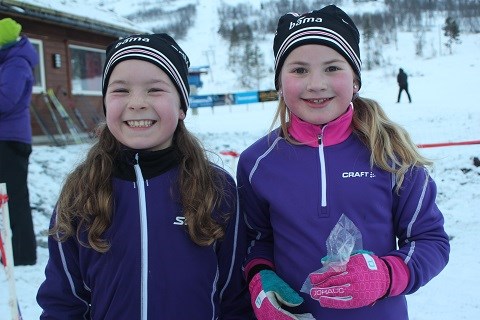 Sara Annie Aarnes Bjørnhaug og Mari Sofi Meland. Foto: Ingrid Meland